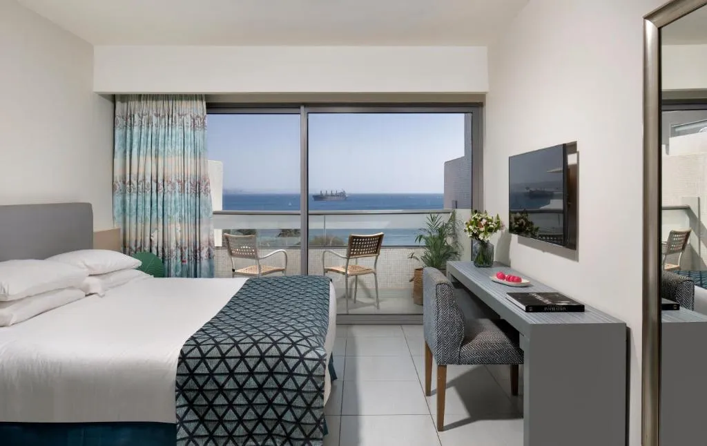 Superior Room with Sea View (2 Adults + 1 child)